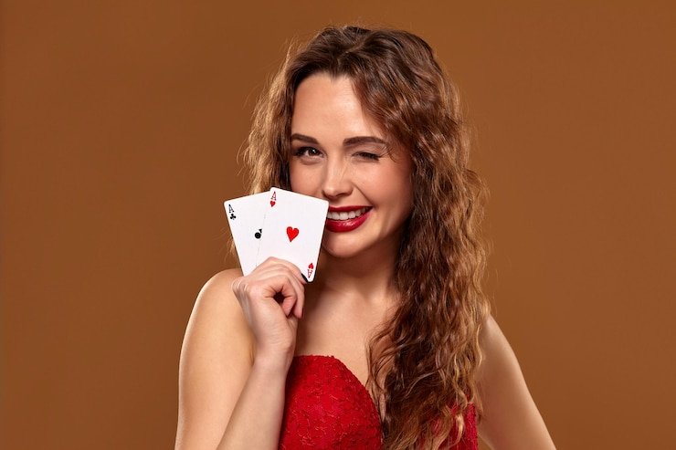 Pengguna memeriksa loyalitas melalui ponsel